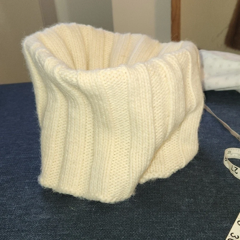 NWOT Banana Republic ivory merino wool/alpaca/acrylic turtleneck scarf